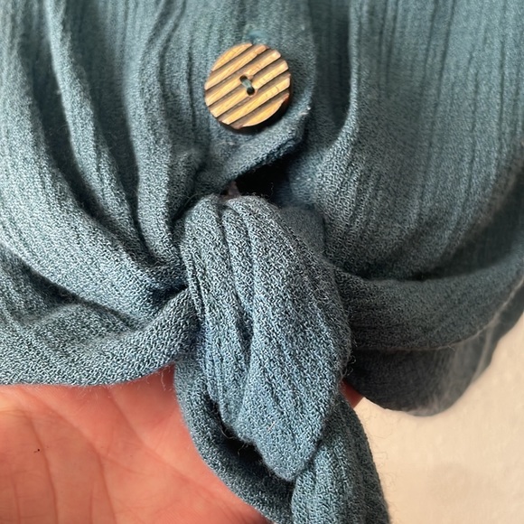 Vintage green short sleeve button blouse with tie detail by Sharon Anthony! - Picture 6 of 7